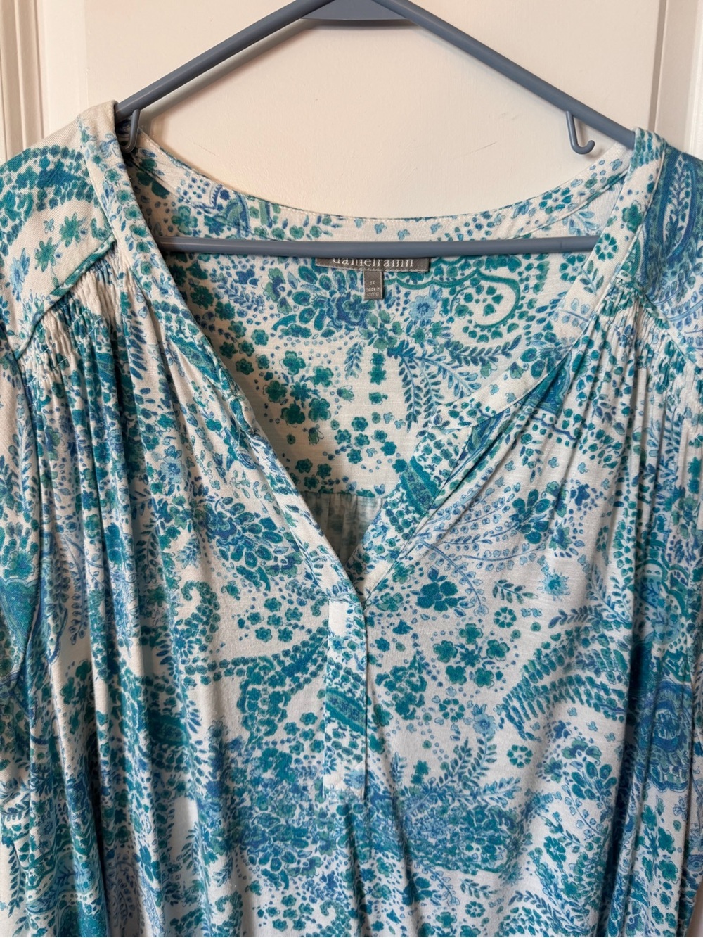 Daniel Rainn Teal and White Paisley V-Neck Top, 3X - Picture 2 of 12